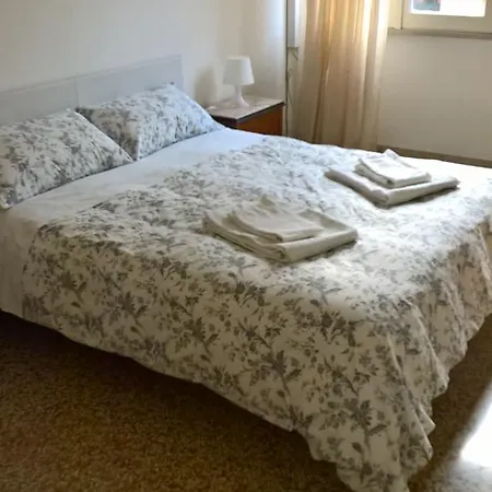 Marchese Ugo Alojamento de Acomodação e Pequeno-almoço *