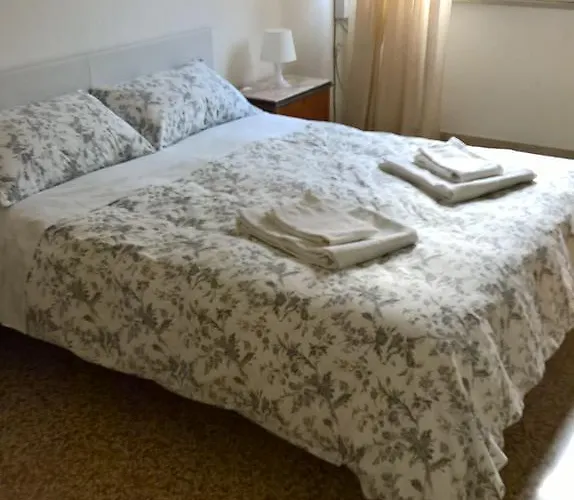 Marchese Ugo Bed & Breakfast *