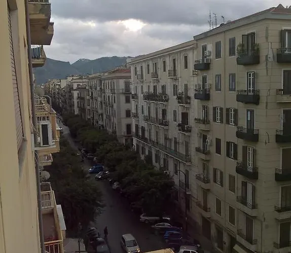 Marchese Ugo Nocleg ze śniadaniem *